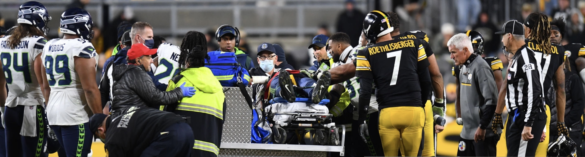 Darrell Taylor carted off the field after collision with teammate