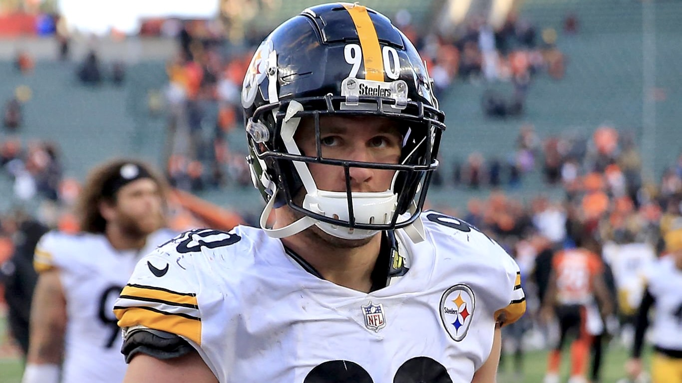 CINCINNATI, OH - SEPTEMBER 11: Pittsburgh Steelers wide receiver Chase  Claypool (11) reacts during the game against the Pittsburgh Steelers and  the Cincinnati Bengals on September 11, 2022, at Paycor Stadium in