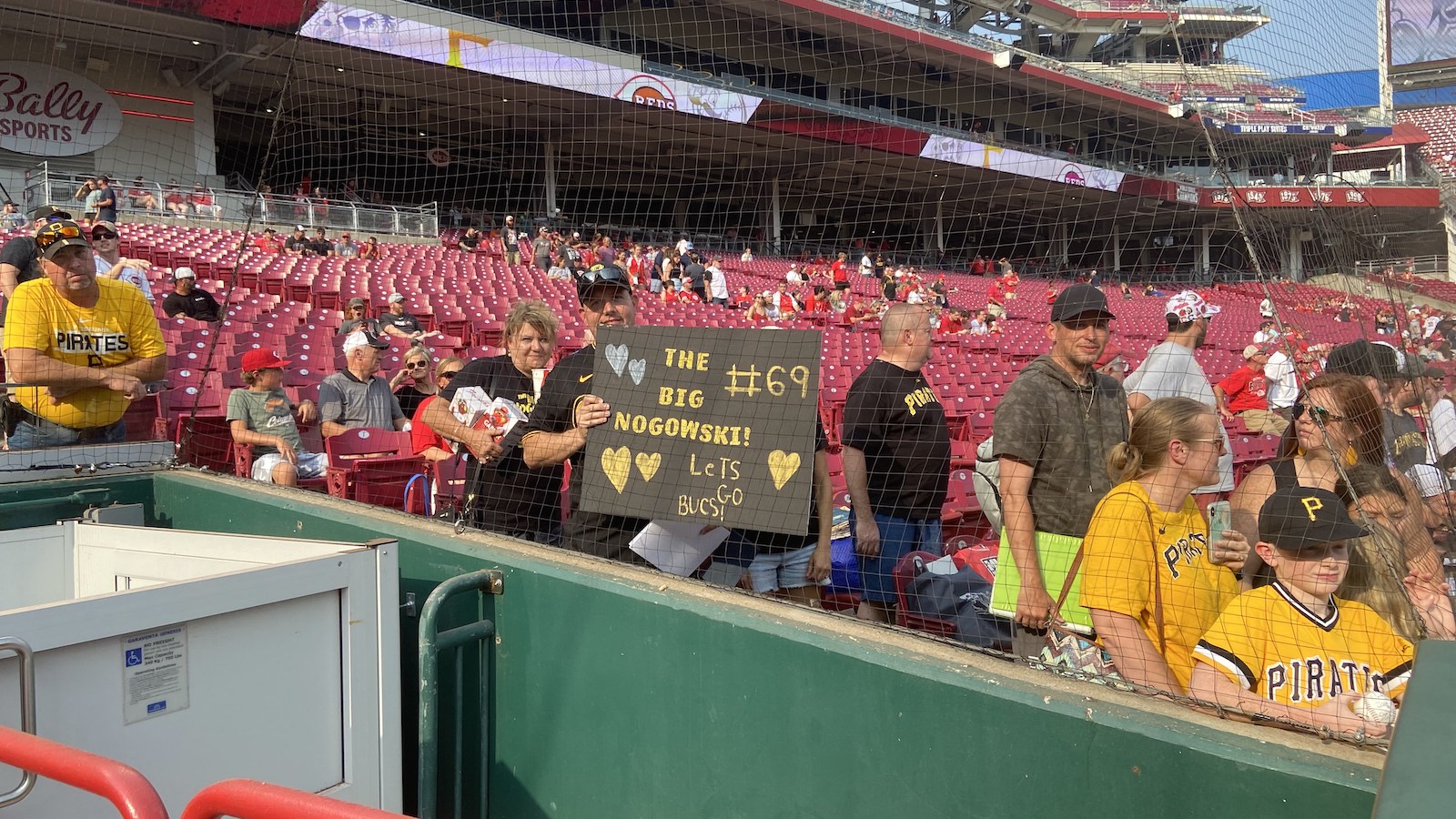 Tyler Stephenson gets 'get well soon' card from Reds fan in St. Louis