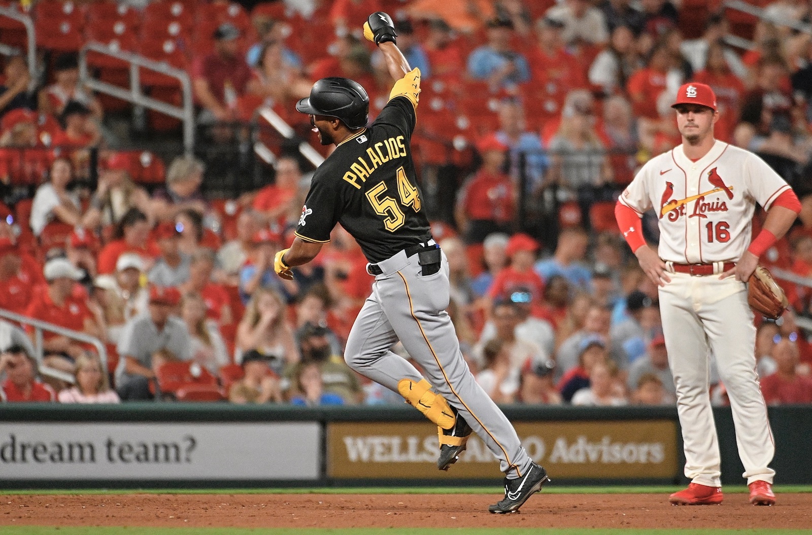 Palacios hits 3-run HR as Pirates beat Cardinals