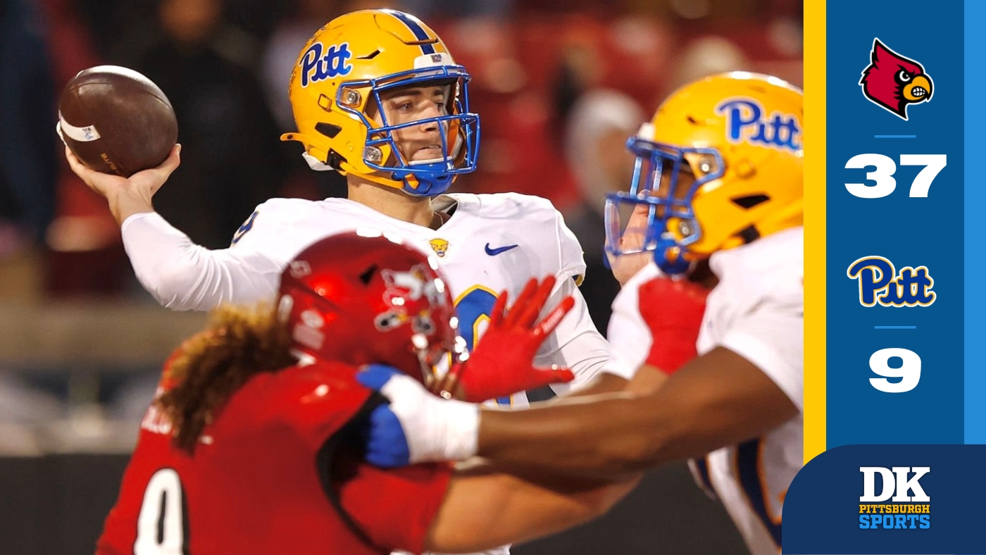 Nate Yarnell targets one of his receivers as Ashton Gillotte bears down on him. 