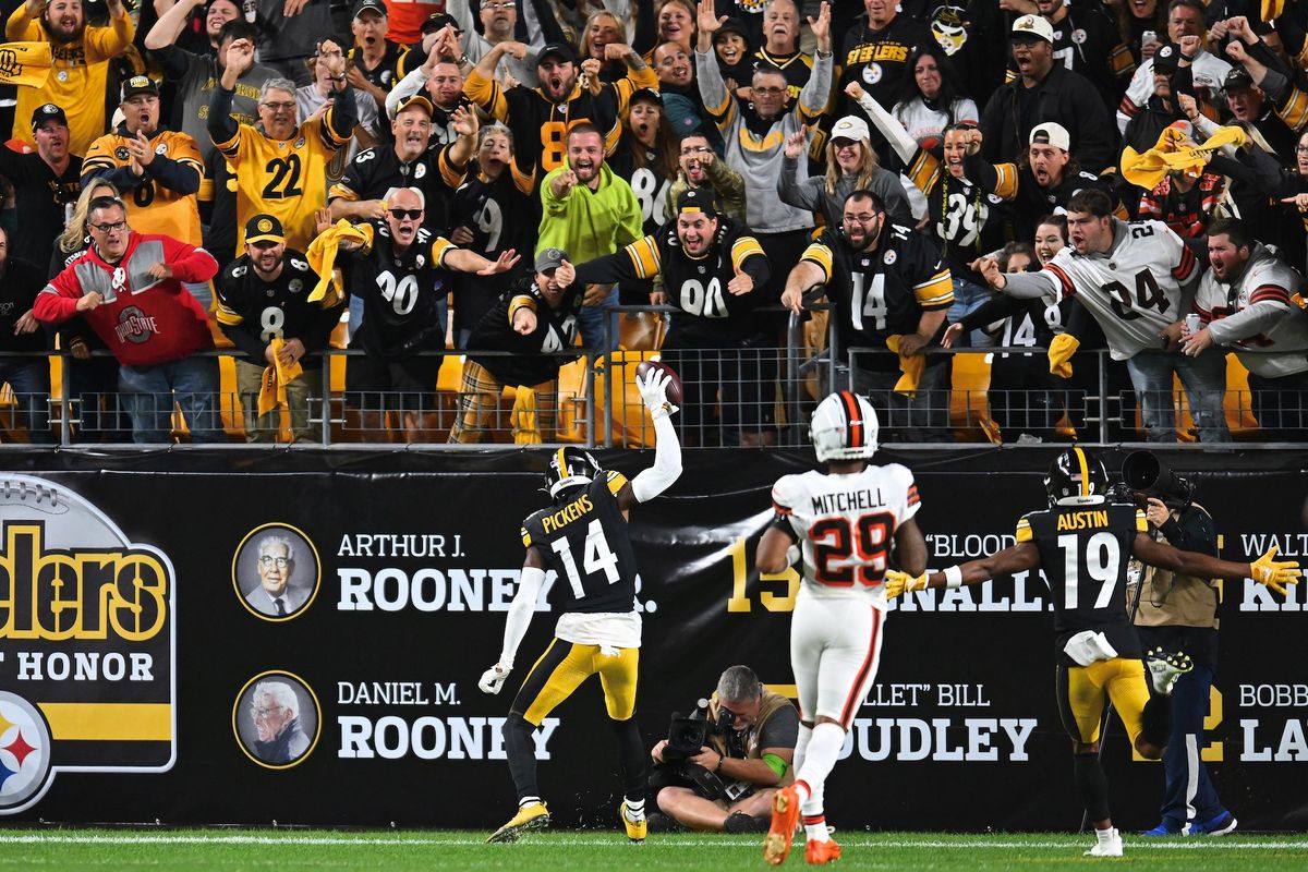 George Pickens celebrates in the end zone after his 71-yard touchdown catch-and-run in the second quarter Monday night at Acrisure Stadium.