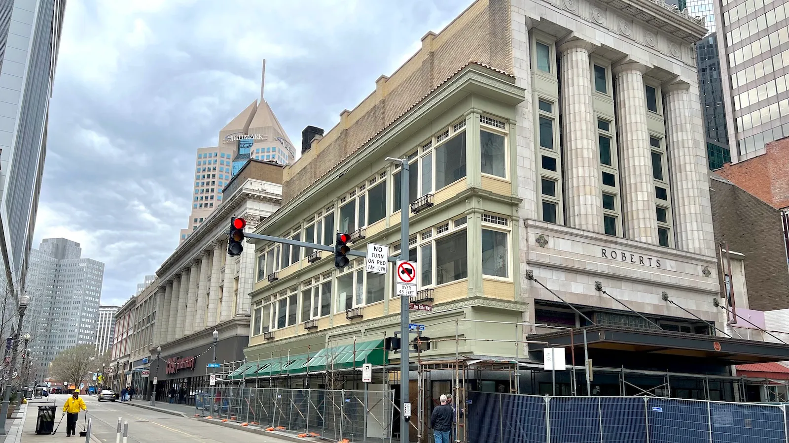 Things I love about Downtown, No. 5: World's skinniest building! taken in Downtown (Weekly Features). Photo by DEJAN KOVACEVIC / DKPS