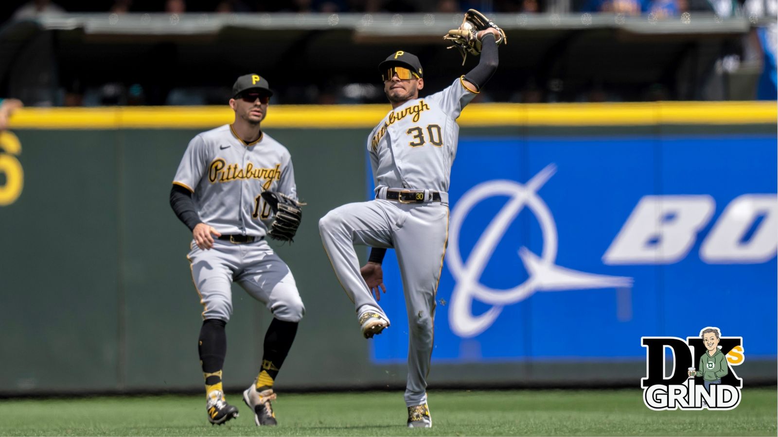 Luis Castillo strikes out 10 as Mariners beat Pirates 5-0