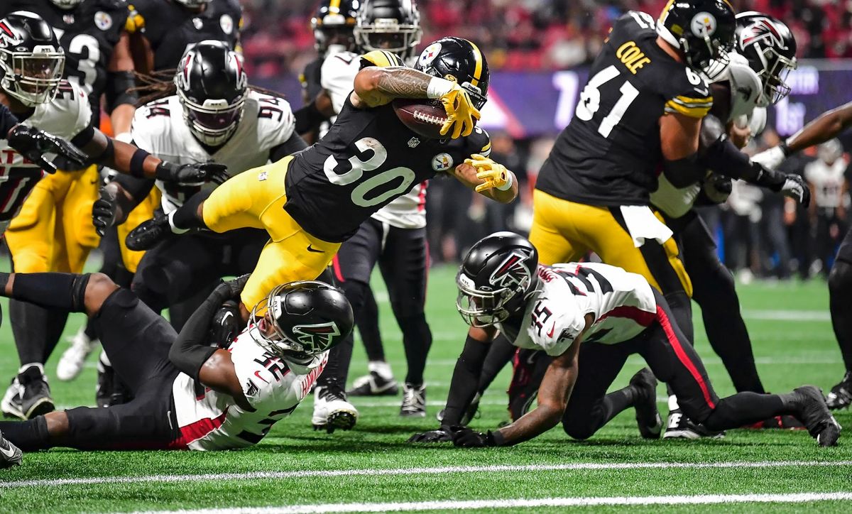 Jaylen Warren brilliantly, bullishly bursts through three Falcons for a touchdown Thursday night in Atlanta.