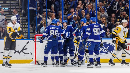 Lightning peppers Penguins, Skinner, 6-3 taken in Tampa, Fla.. Photo by GETTY