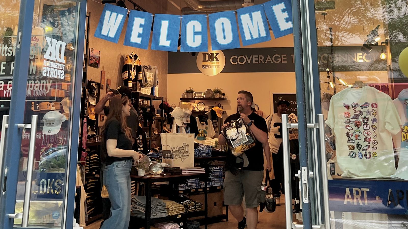 Site Stuff: NFL Draft a huge hit! taken Pittsburgh (SITE STUFF). Photo by DARA KOVACEVIC / DKPS