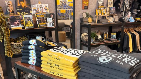 Visit us! taken in Downtown (HQ-SHOP). Photo by DEJAN KOVACEVIC / DKPS