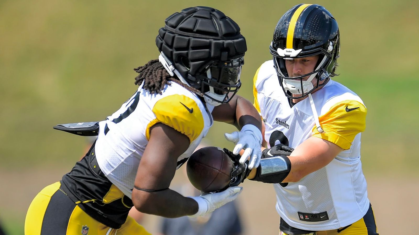 Kenny Pickett, George Pickens, Calvin Austin III wear #Steelers jersey for  first time