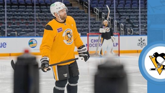 Crosby two assists in return taken in Elmont, N.Y.. Photo by DKPS