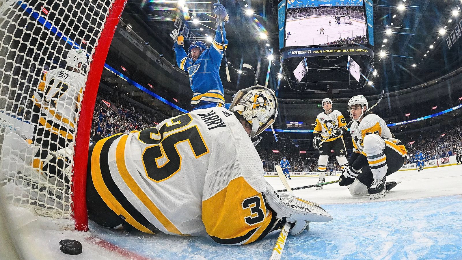 Saad scores twice as Blues beat Penguins 4-2, National Sports