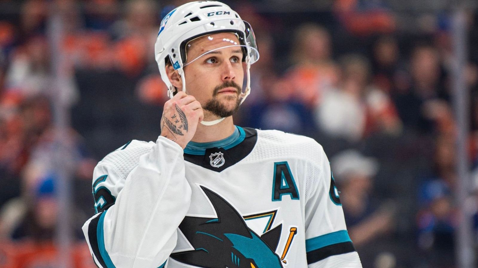 The Pittsburgh Penguins have acquired D Erik Karlsson from the San Jose  Sharks.