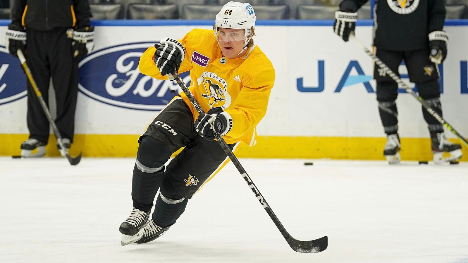 Jason Zucker joins Pittsburgh Penguins in trade with Minnesota Wild