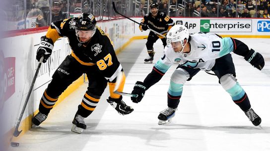 LIVE: Kraken 3, Penguins 2, third period taken in Uptown. Photo by DEJAN KOVACEVIC / DKPS