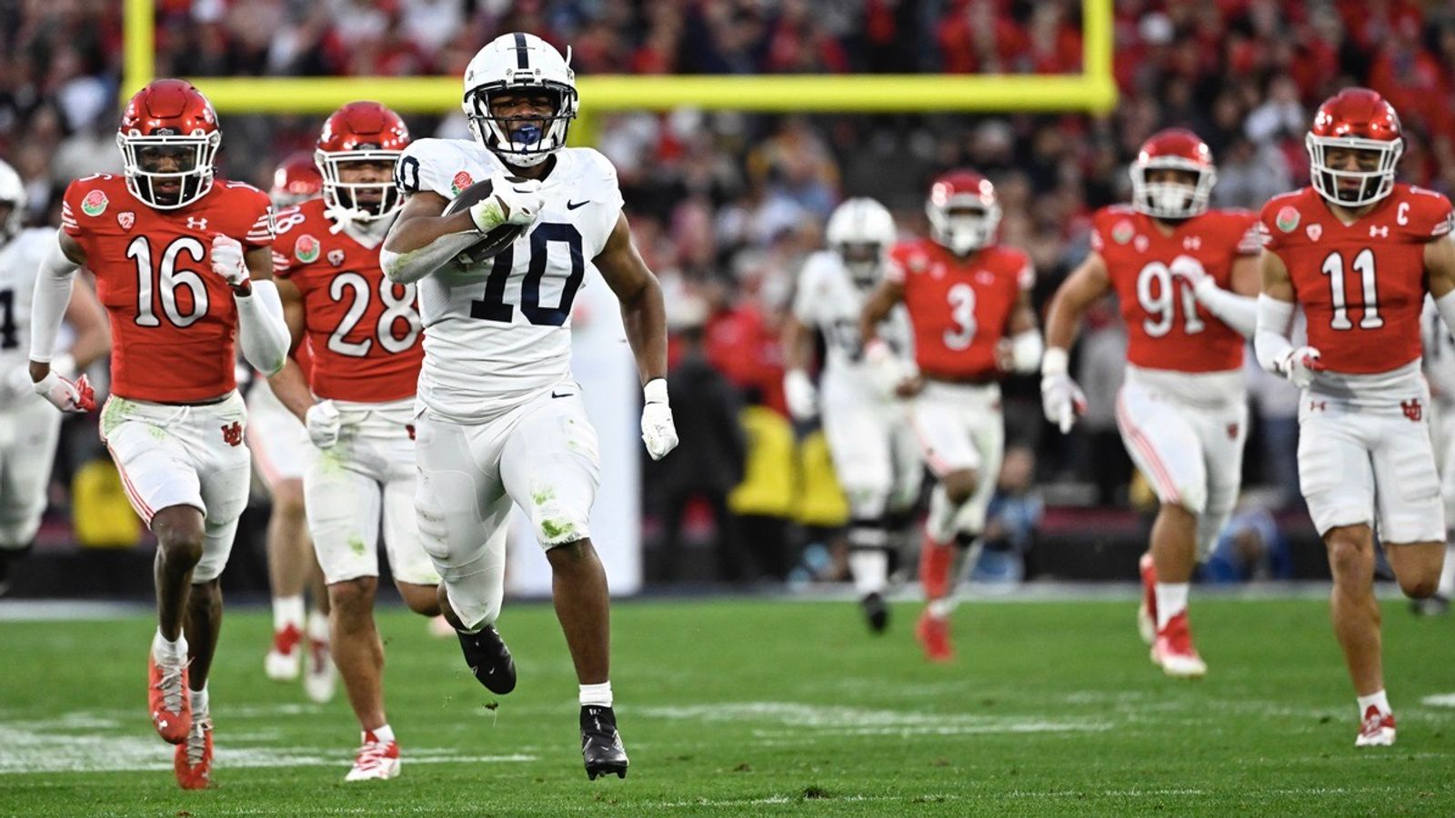 Penn State Players, Coaches Honor Franco Harris at Rose Bowl