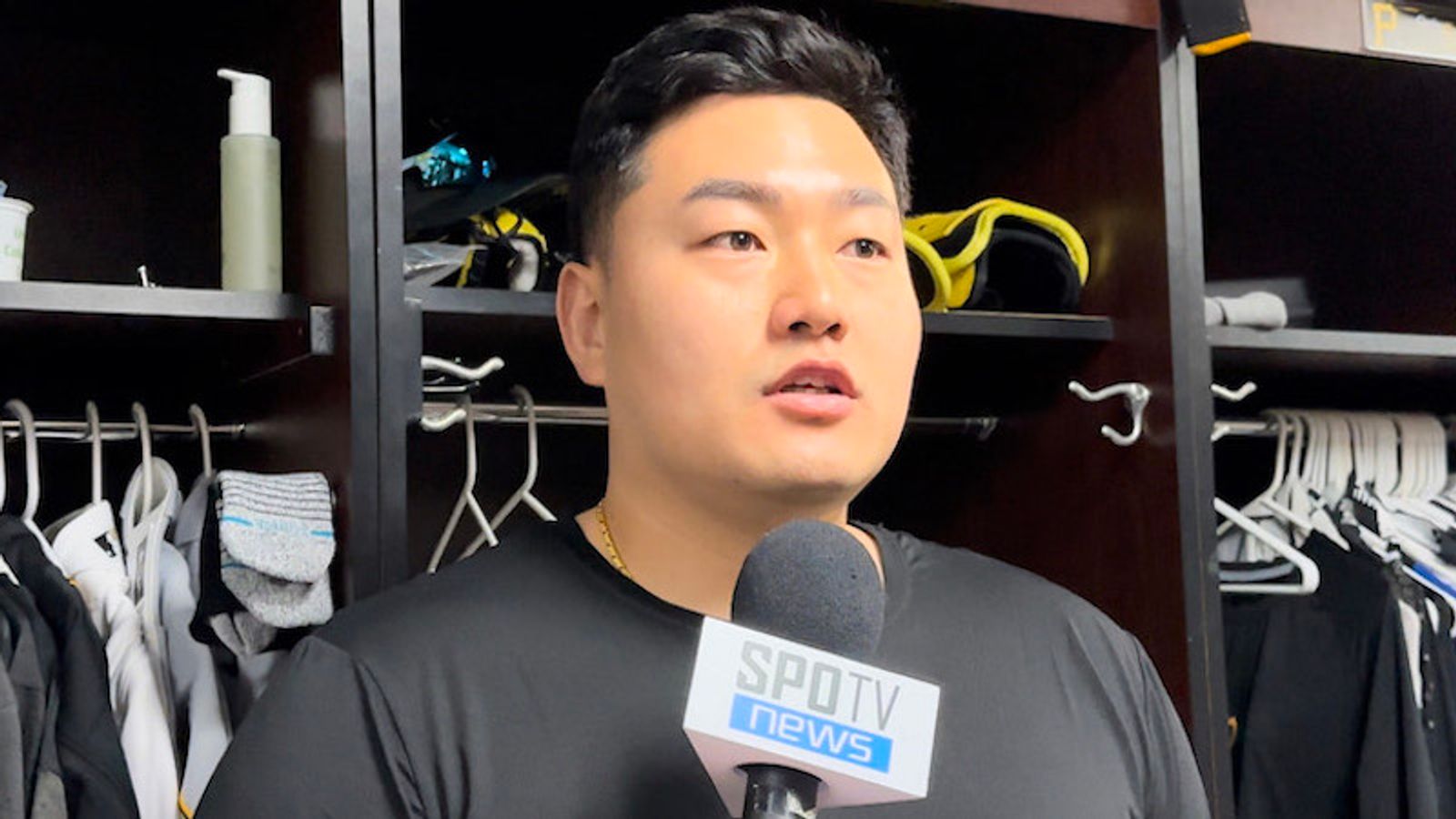Pirates' Choi Ji-man says 'deeply hurt' to be dropped from WBC team