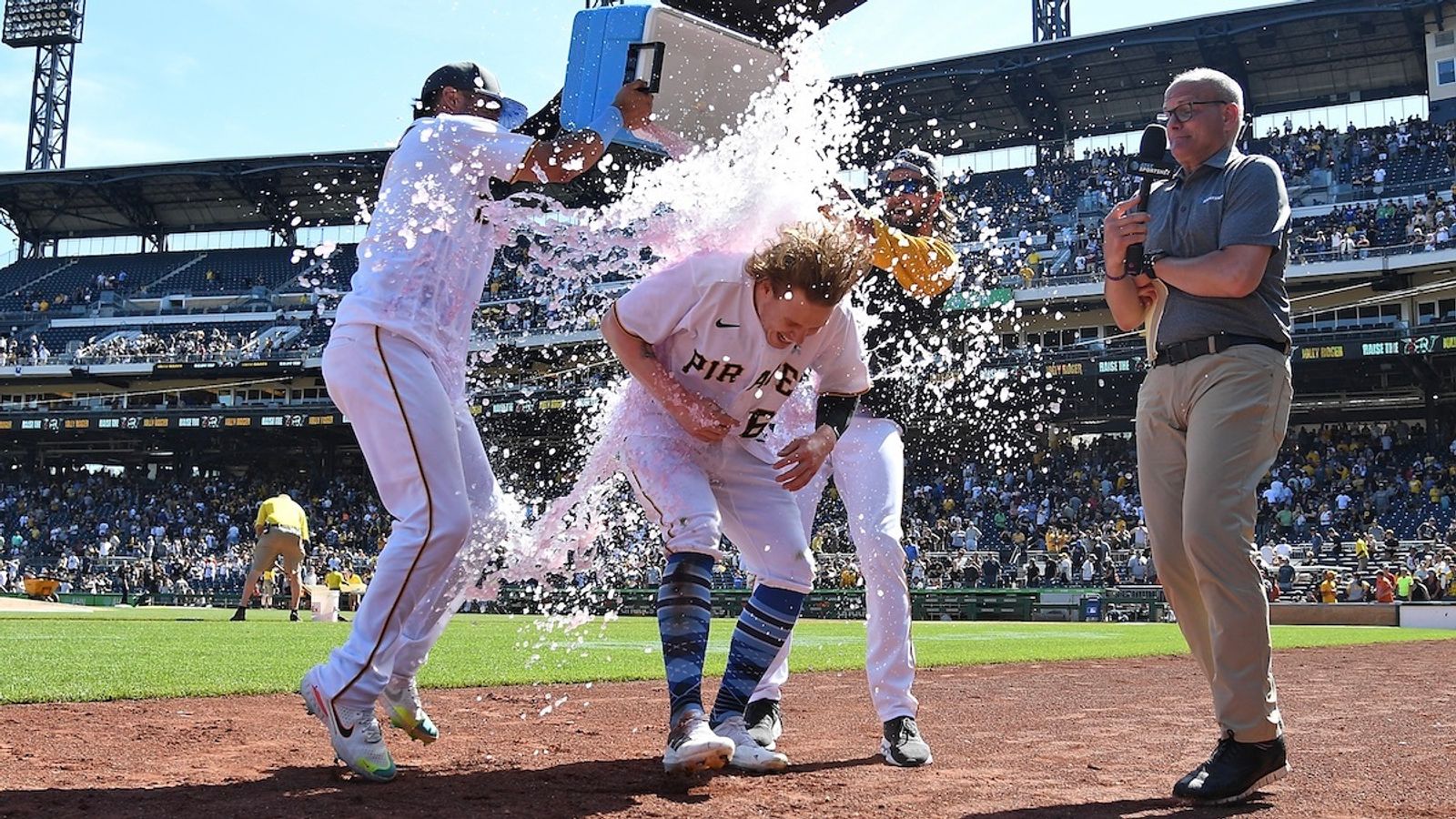 Yoshi Tsutsugo Walks it Off For Pirates in 4-3 Win Over Cardinals -  Pittsburgh Baseball Now