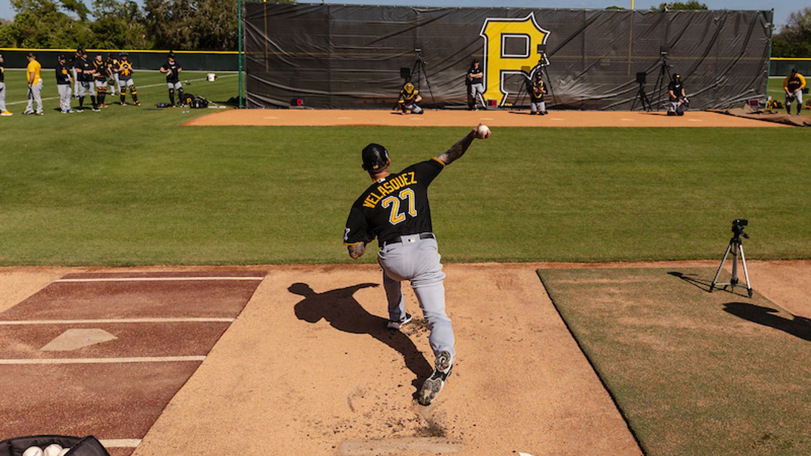 Pirates' Vince Velasquez back to throwing, on track for live BP