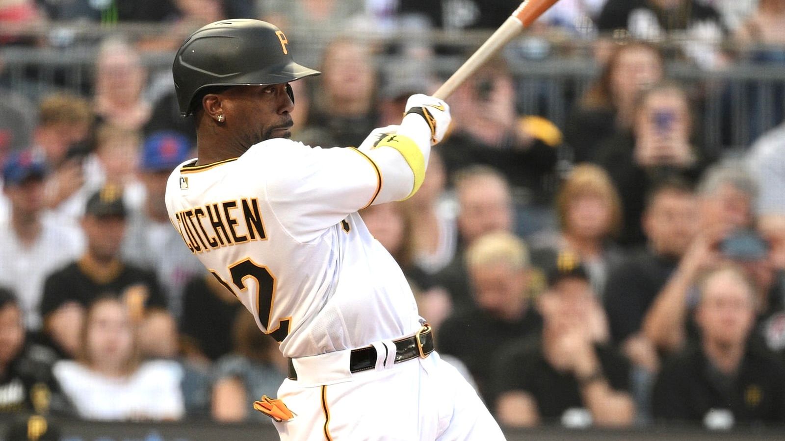 Andrew McCutchen returns to Pittsburgh wearing different jersey