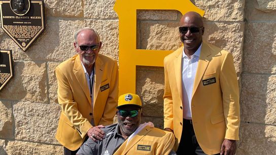 Leyland, Bonds carry longtime friendship into Pirates Hall of Fame taken at PNC Park (Pirates)