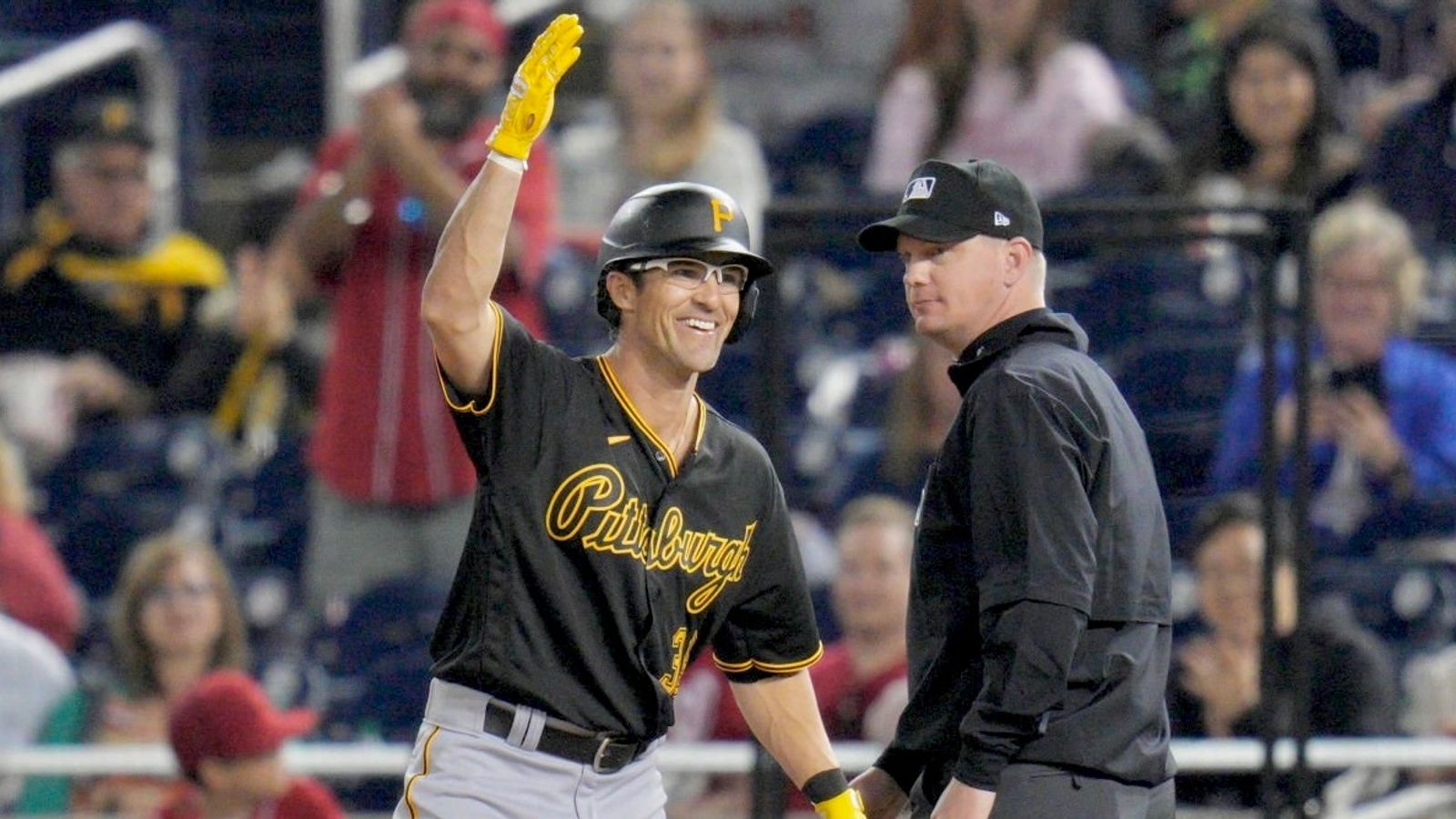 Never give up': Pittsburgh Pirates player makes MLB debut after 13 years in  minor leagues (video) 