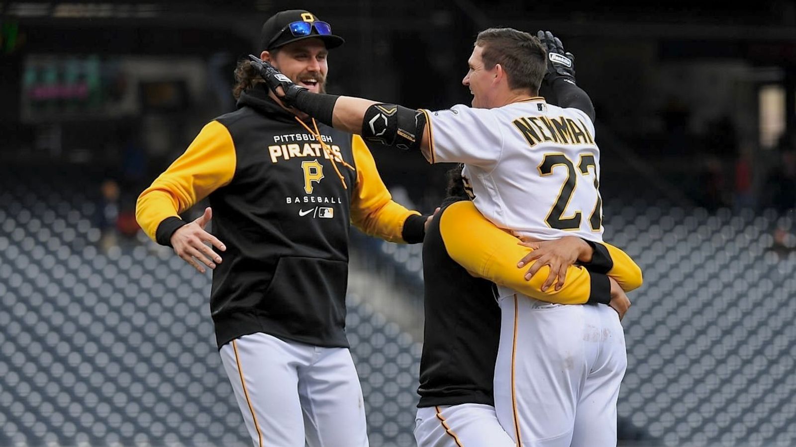 Newman's single in 10th gives Pirates win and sweep of Reds