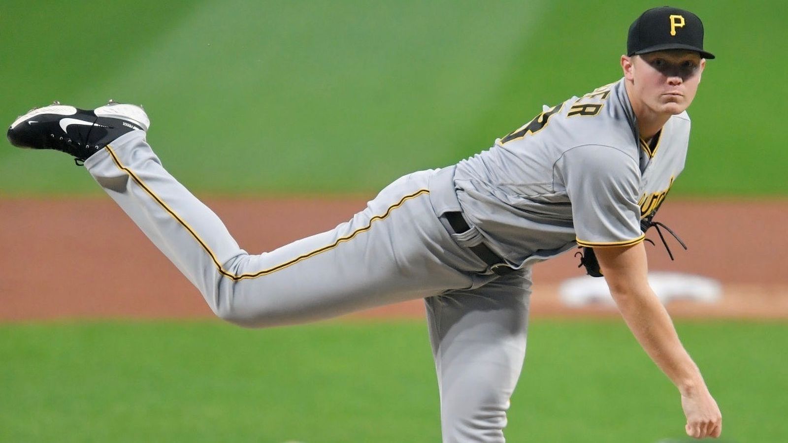 He's the guy here:' Clubhouse excited for what new contract means for Bryan  Reynolds, Pirates