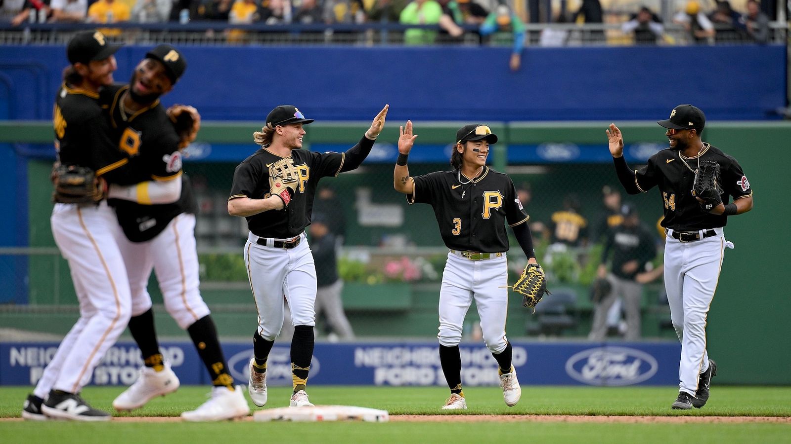    Pirates Celebration Berl Gettyimages 1672426222 2 1600x900 