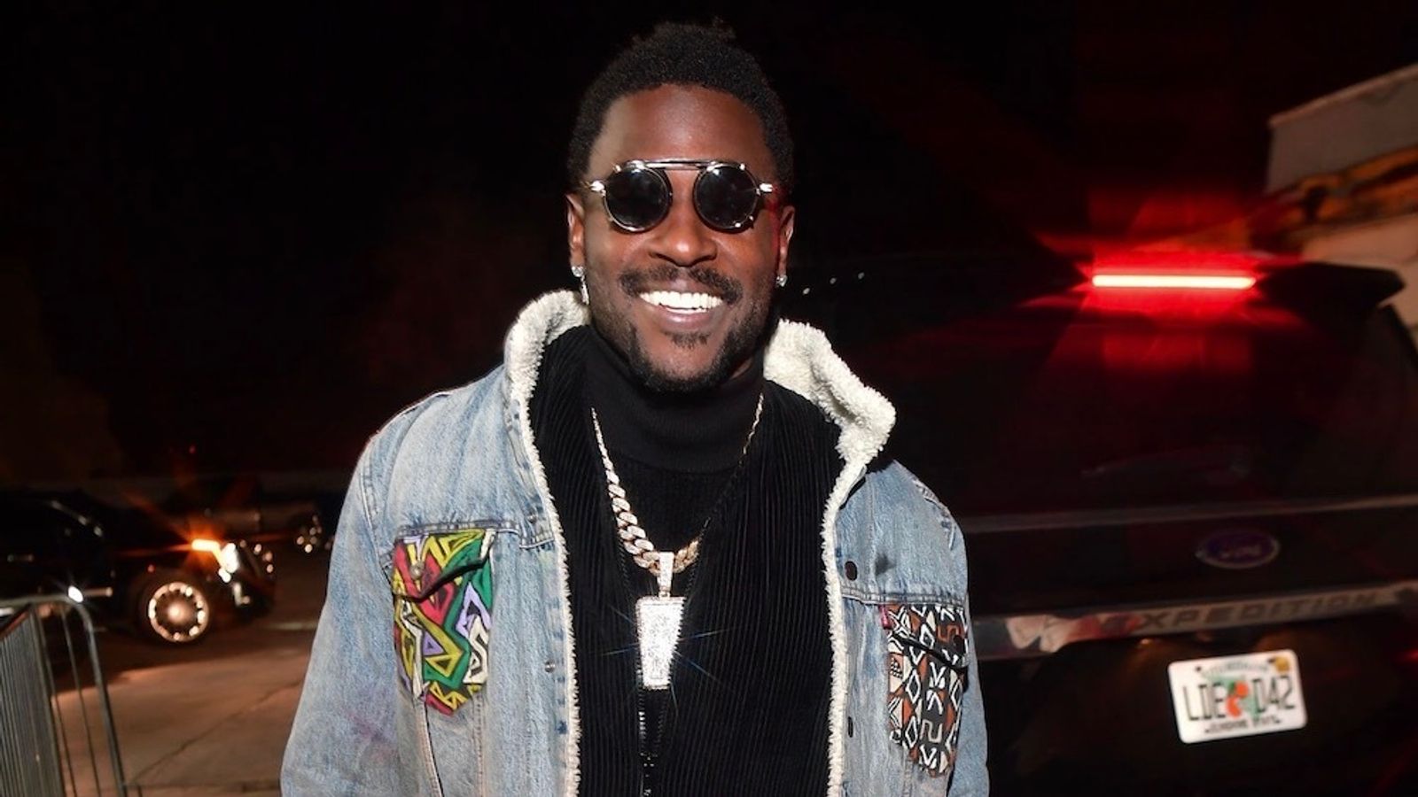 Antonio Brown agrees to one-year deal with Tampa Bay Buccaneers