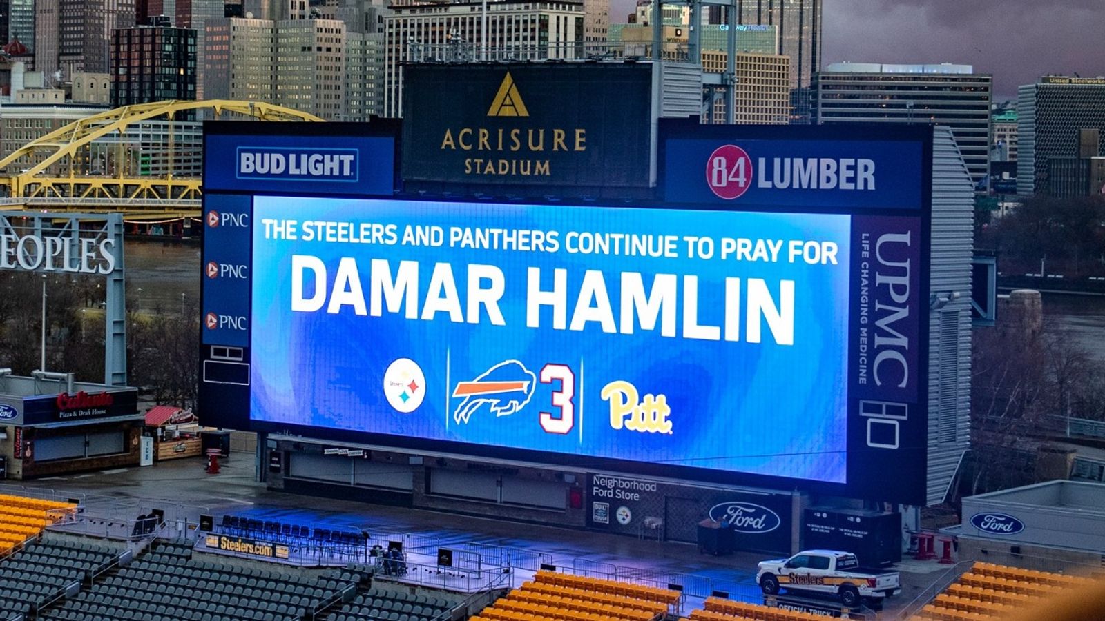 Damar Hamlin begins to awaken, moving hands and feet, doctors say - ESPN