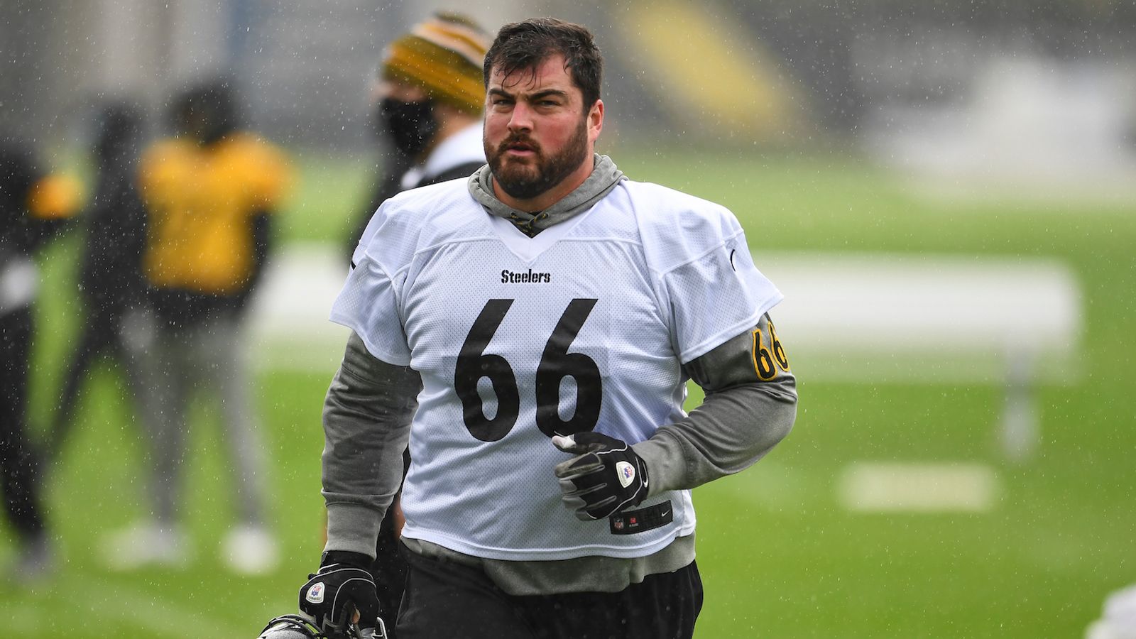 Steelers release Pro Bowl guard DeCastro, sign Trai Turner