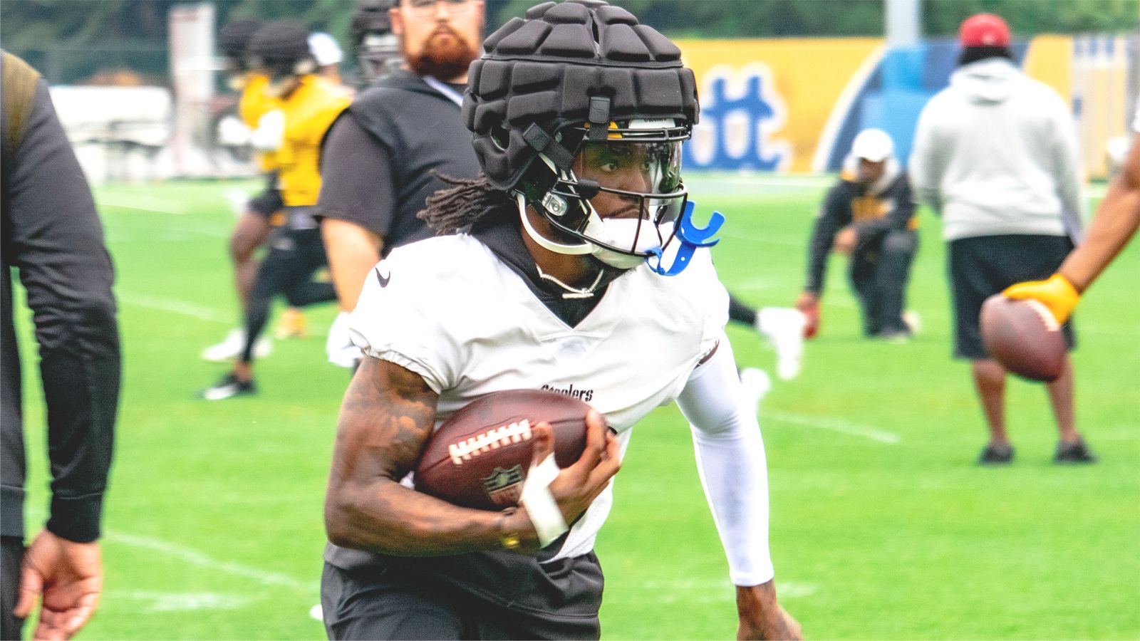 Who's that? Diontae Johnson making name for himself at Steelers camp