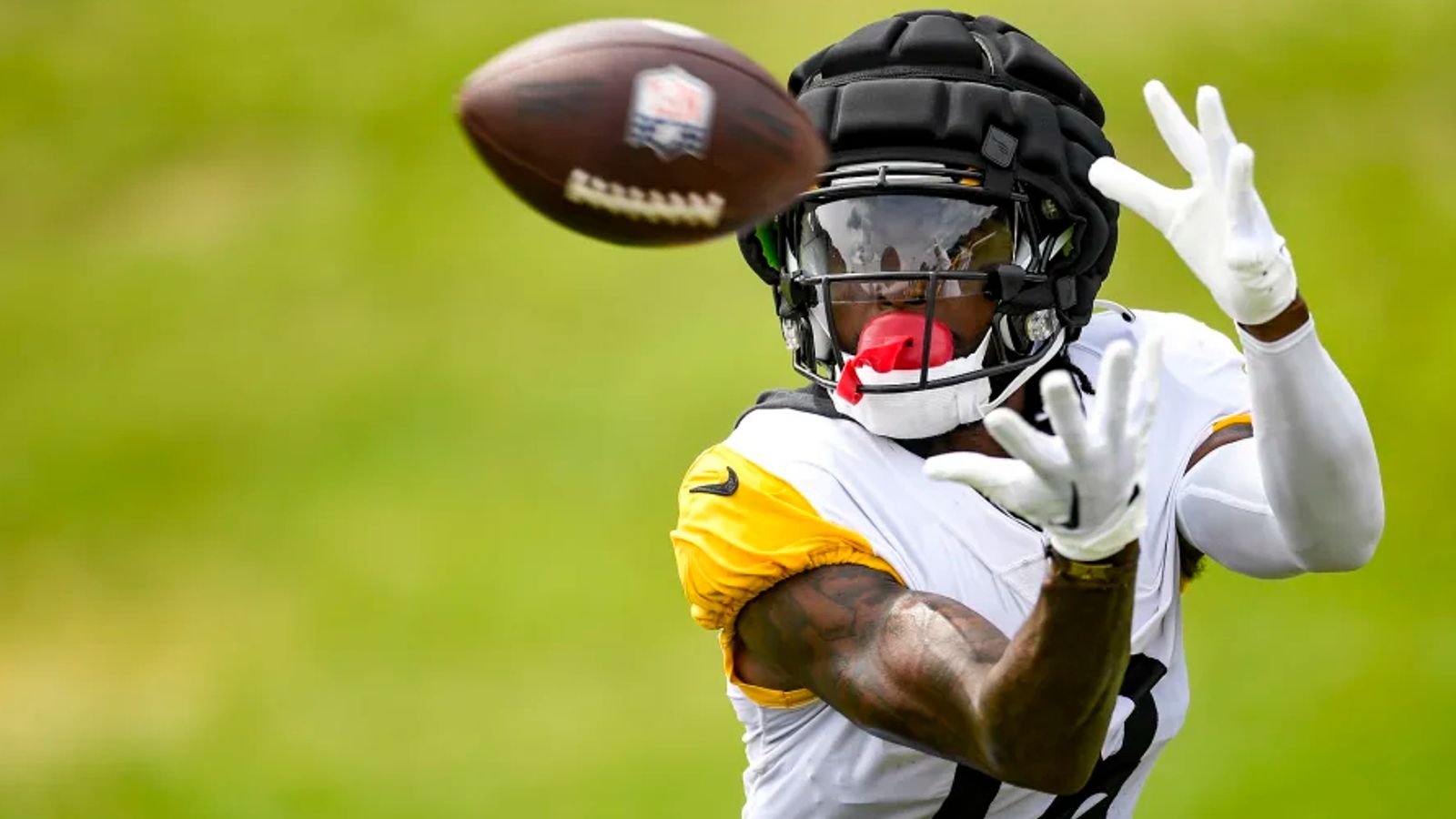 Steelers WR Calvin Austin shows off elite speed on long TD