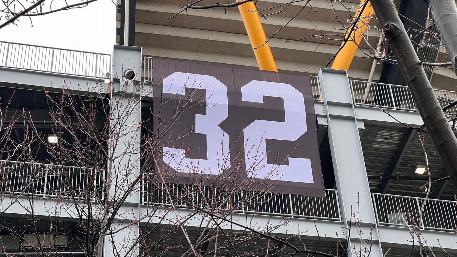 Pittsburgh Penguins Honor Franco Harris During Thursday's Game