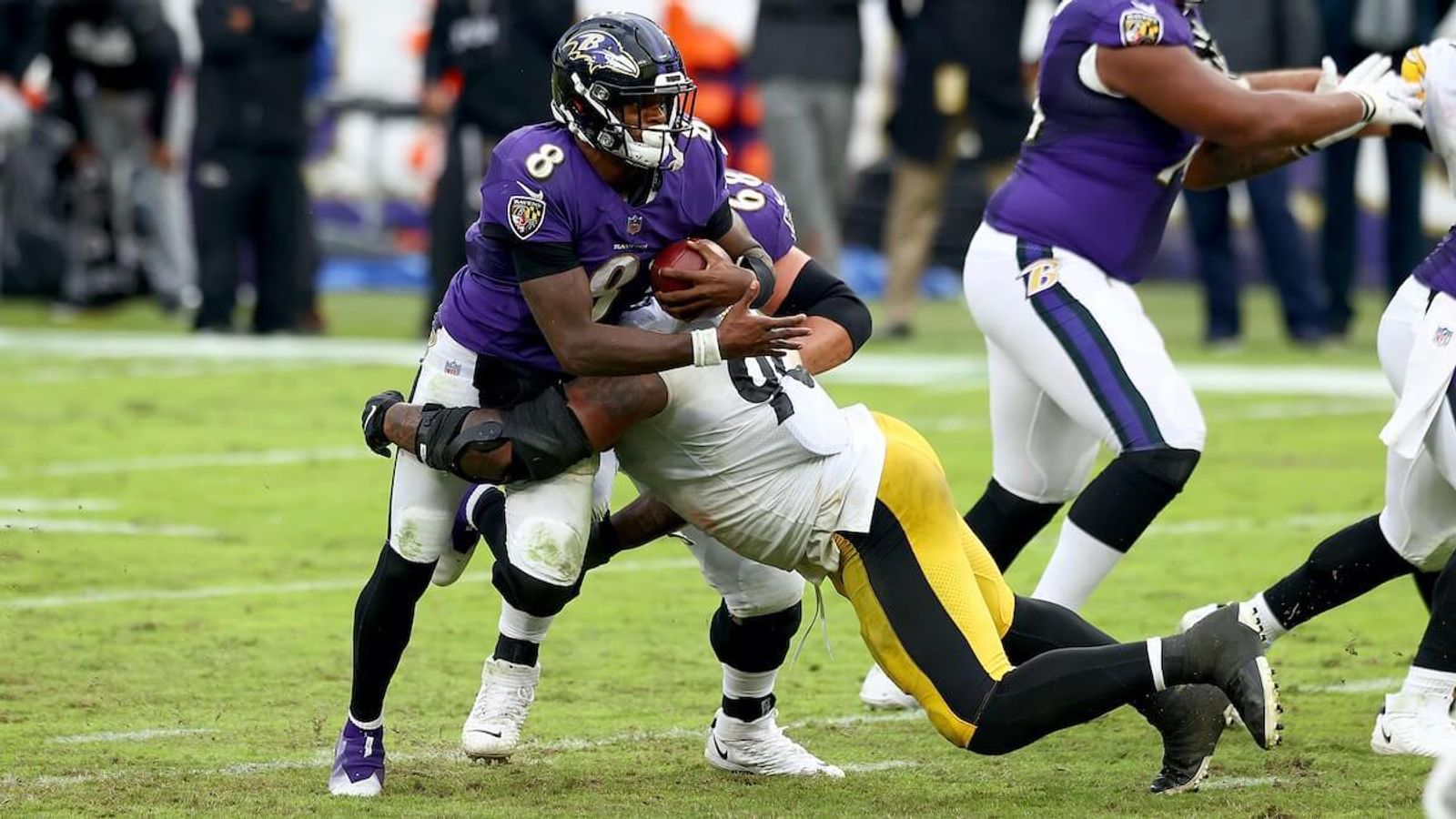 Steelers should kick the tires on recently released Ravens wide