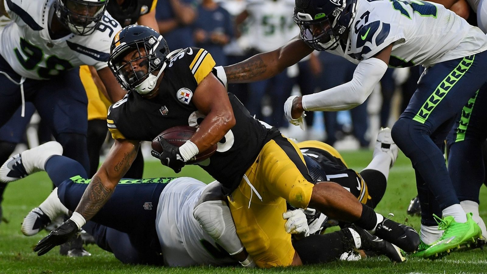 Steelers WR Gunner Olszewski offers Chase Claypool unique postgame