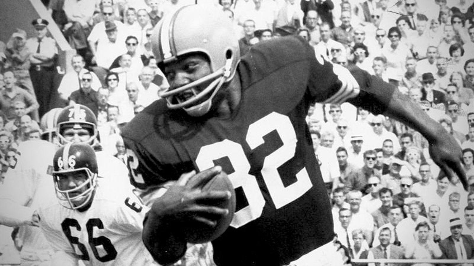 Jim Brown, Syracuse football and lacrosse star turned NFL legend