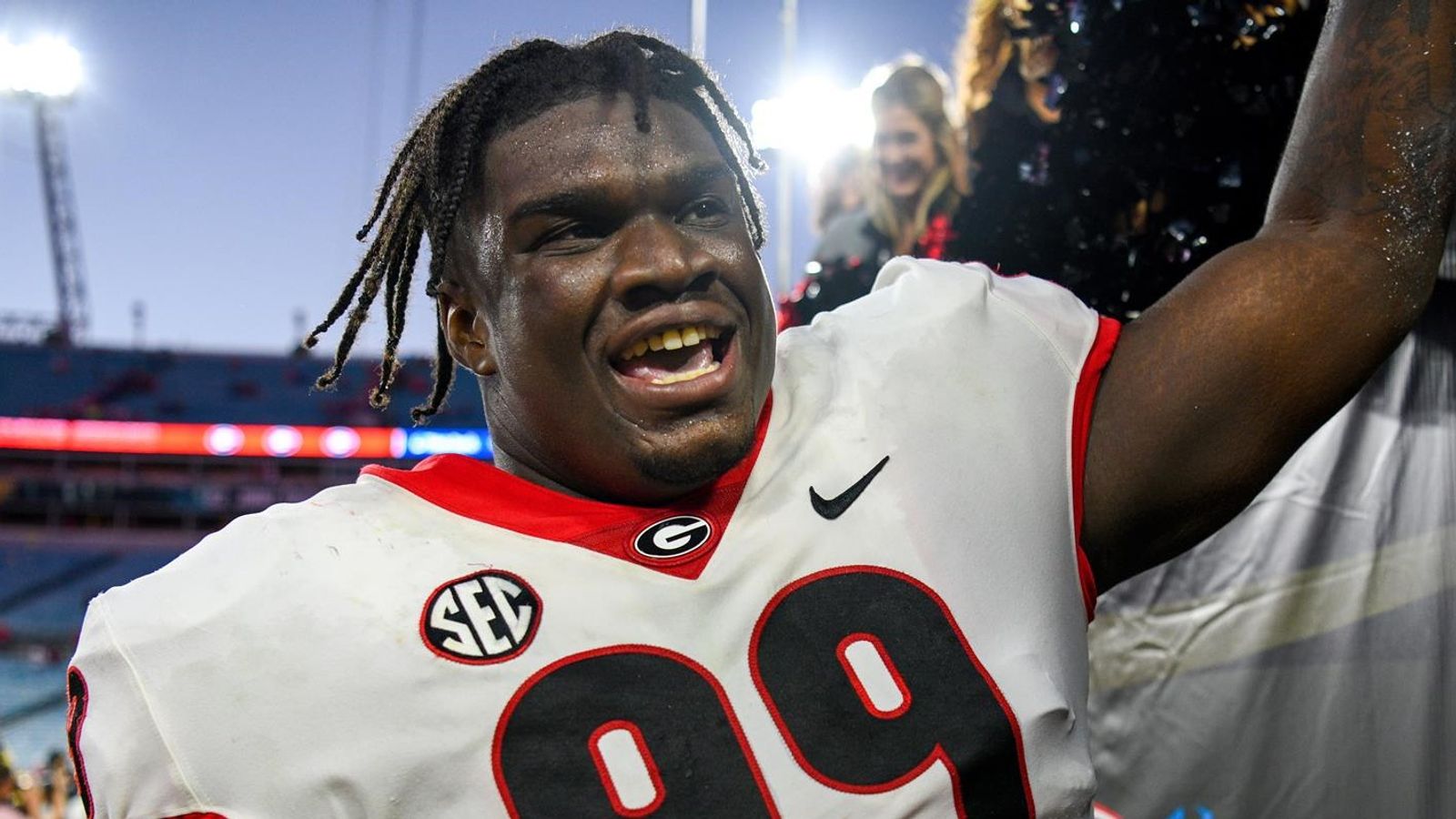 Georgia lineman Jordan Davis, at 341 pounds, runs 40-yard dash in