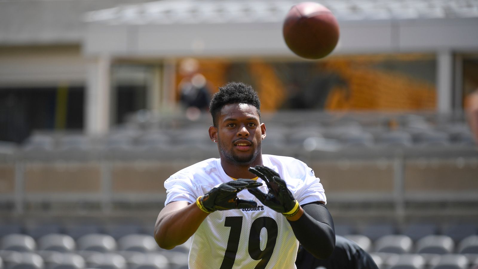 Report: JuJu Smith-Schuster Interested In Signing With Chiefs This  Offseason - Steelers Depot