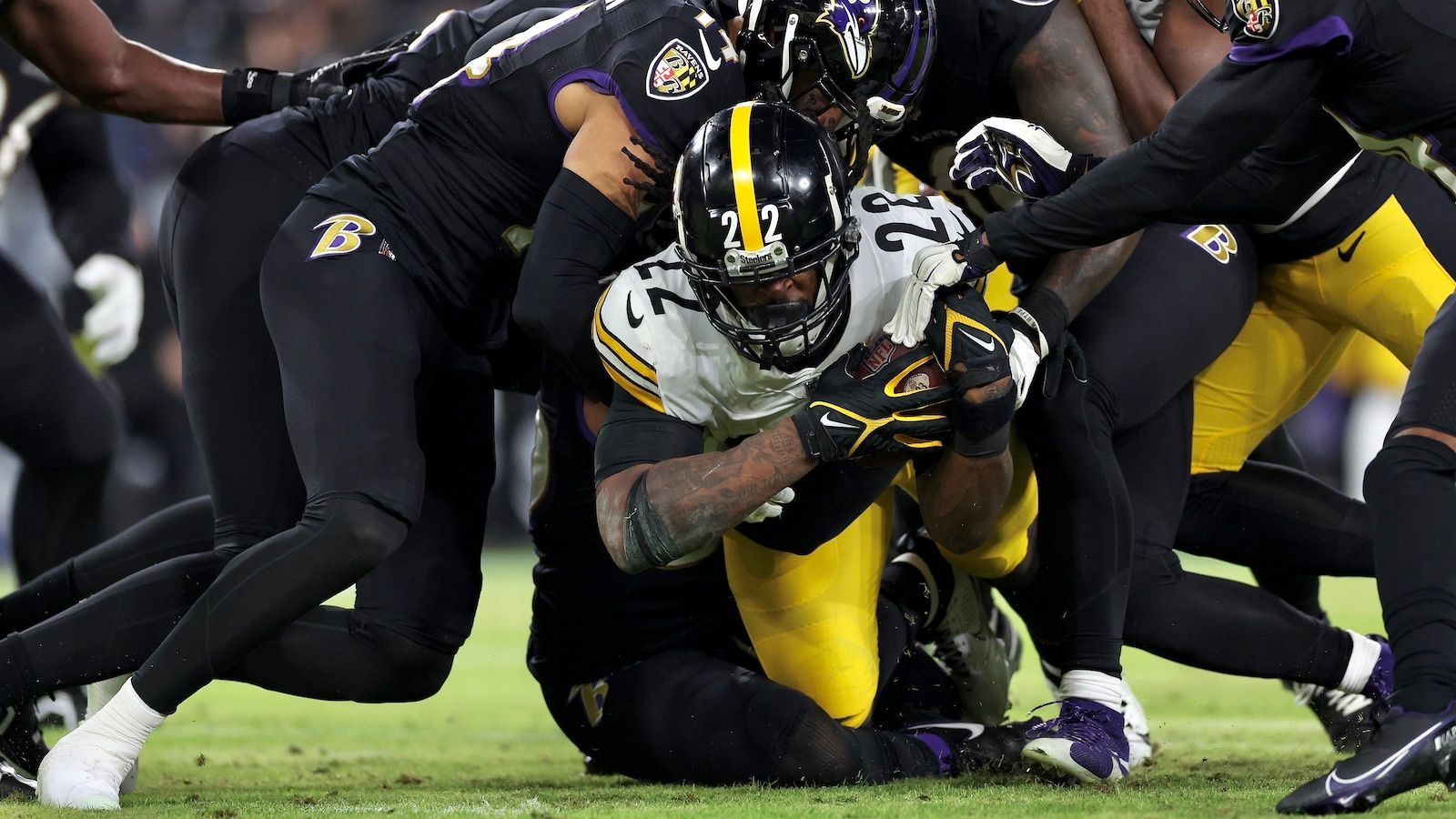 Steelers, Najee Harris repay Ravens with 198-yard performance on the ground
