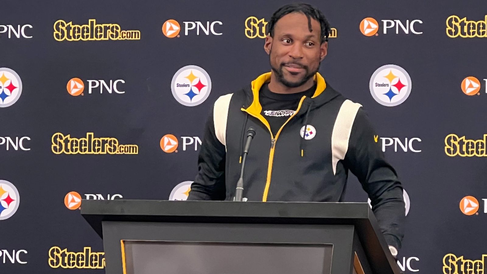 PITTSBURGH STEELERS: A new P logo and a steel grey for the