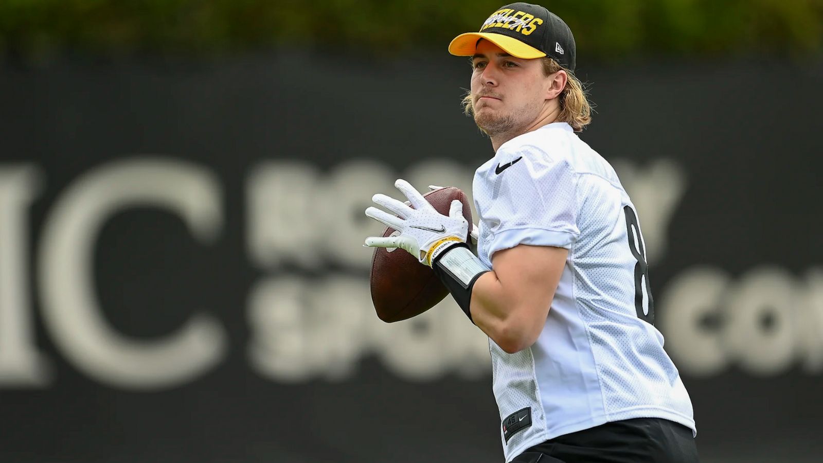 Why Does Pittsburgh Steelers QB Kenny Pickett Wear 2 Gloves?