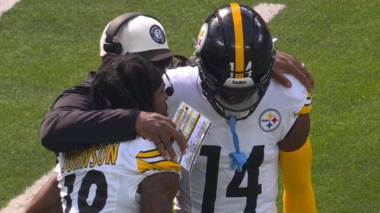 Mike Tomlin, center, speaks with Diontae Johnson and George Pickens during Sunday's game at SoFi Stadium in Inglewood, Calif.