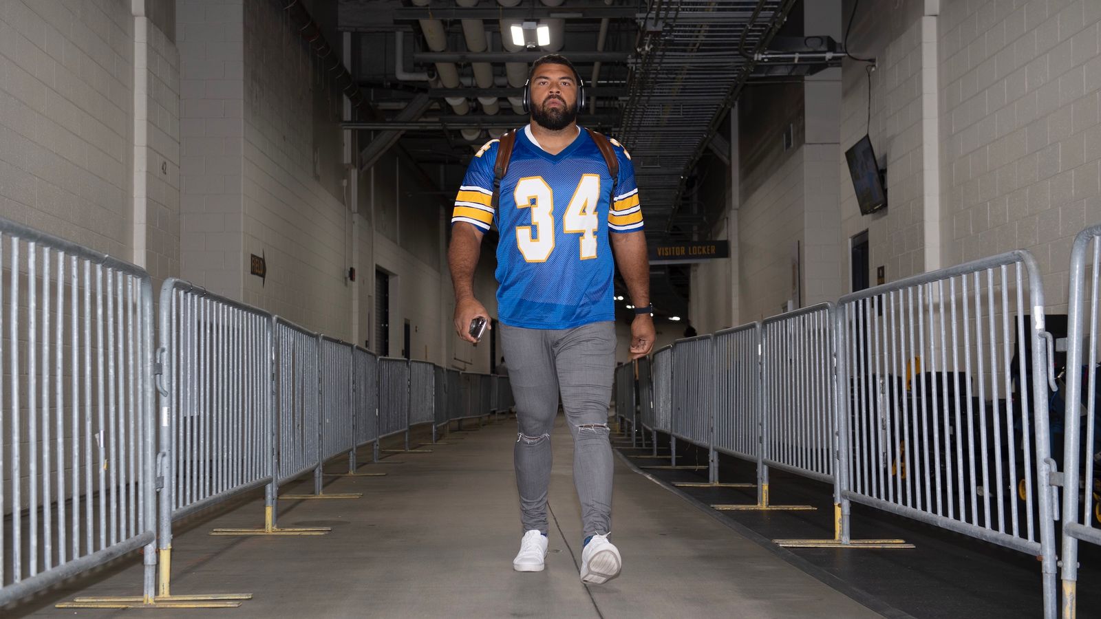 Photo: Cam Heyward Given Dad's Old Jersey After Practice