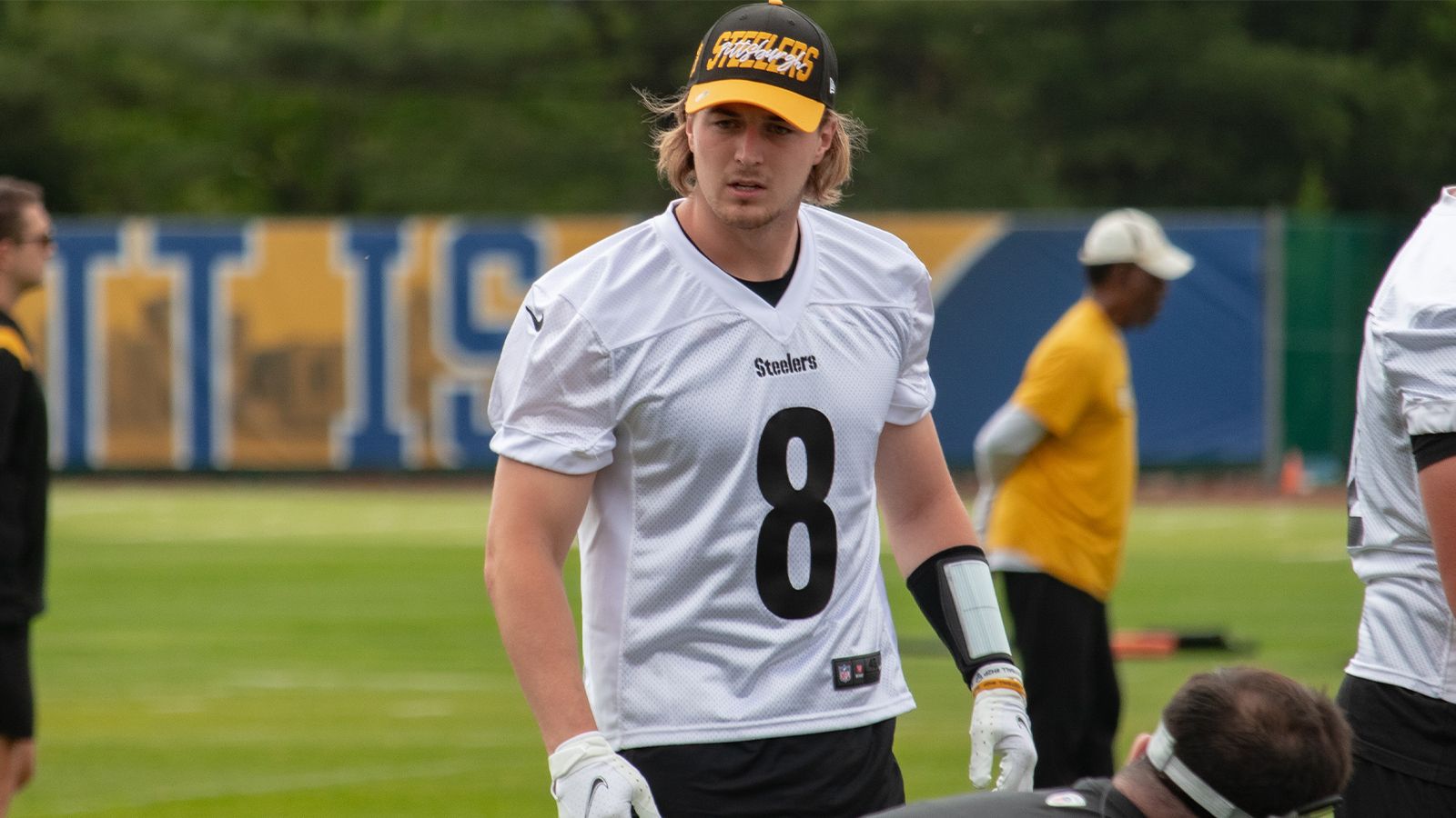 Steelers camp notes: Kenny Pickett must adjust to Calvin Austin's speed