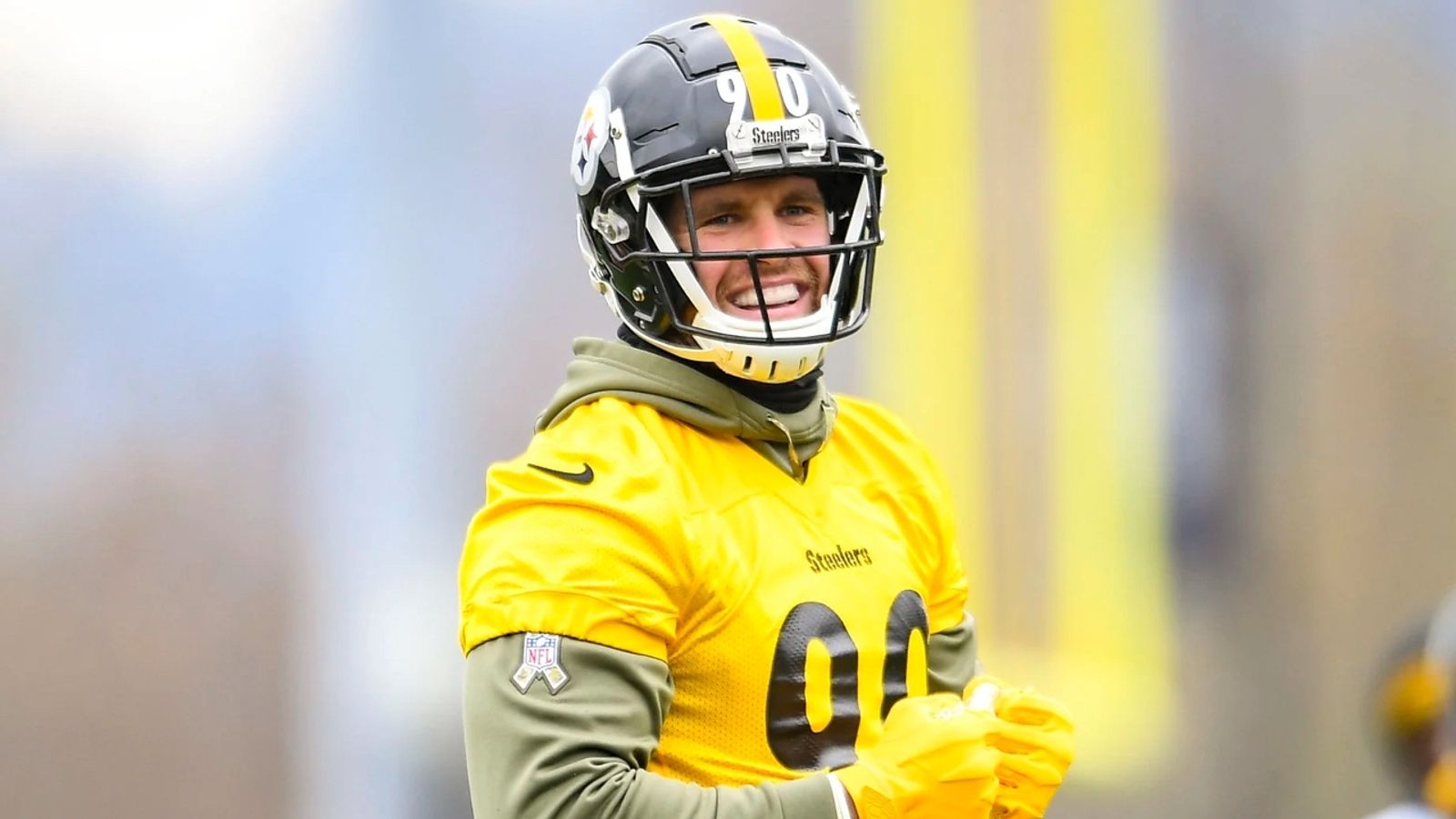 Steelers EDGE Alex Highsmith reacts to T.J. Watt's…