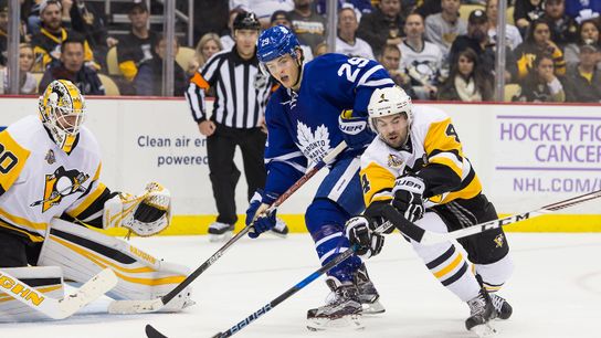 Nylander ends holdout, signs with Toronto taken at Highmark Stadium (Penguins)