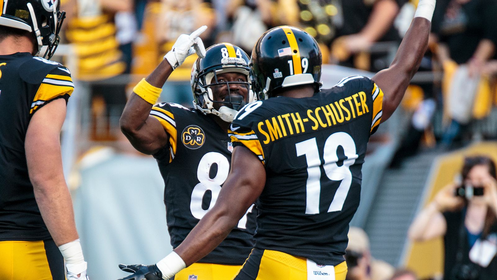 Steelers receivers Antonio Brown and JuJu Smith-Schuster stay in