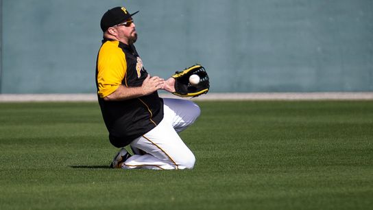 Garth Brooks slides into spring ... for Clemente taken in Bradenton, Fla. (Courtesy of Moon Golf Club)