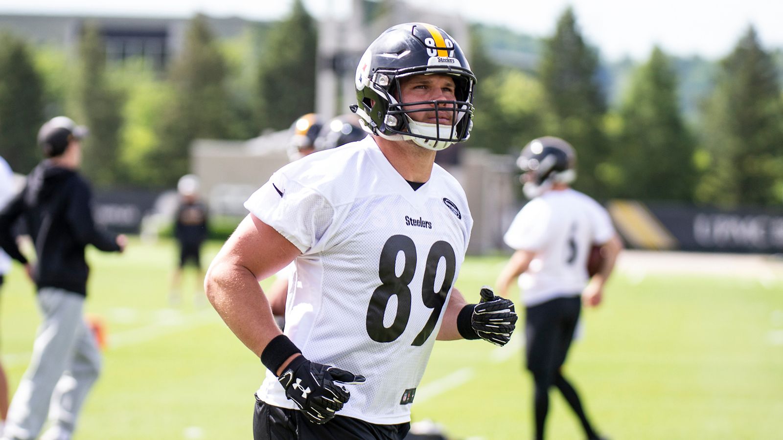 Vance McDonald is one of a kind. - Pittsburgh Steelers